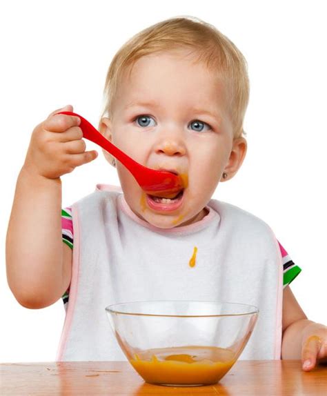 Bebeğinizin İlk Yılında Beslenme Rehberi ve İpuçları